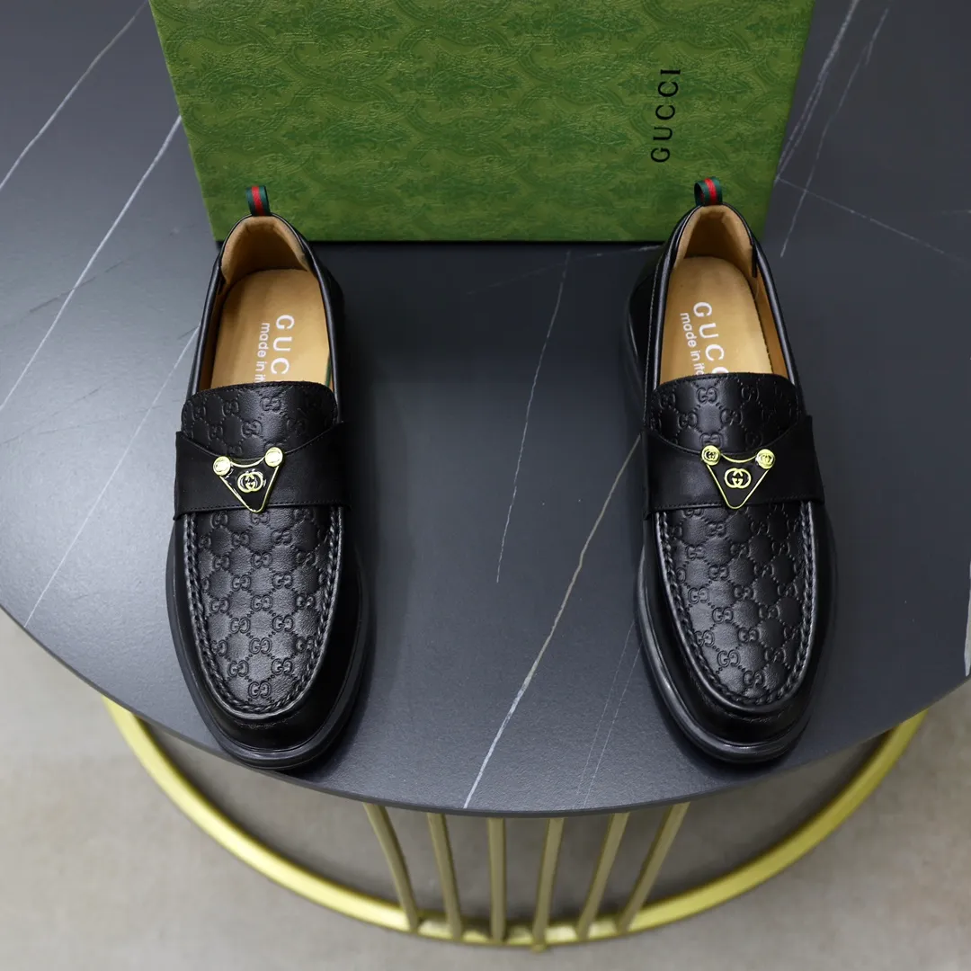 Men's shoes: 250🙅‍♂️🙅‍♂️🙅‍♂️Niuli Brand: GUCCI Size: 38-44 (45 can be customized) Level: Counter classic Material: Original soft cowhide upper Comfortable cowhide lining Original lightweight outsole Style category: Business casual footwear Driving leather shoes Color: Actual picture color